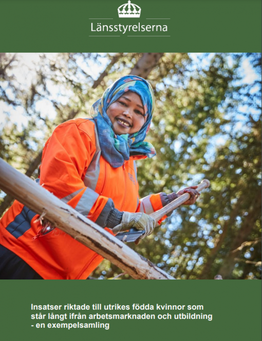 Rapportens omslag med leende kvinna som arbetar utomhus i skyddskläder