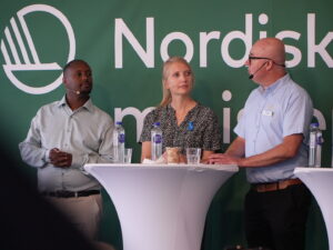 Jane Sandberg fra rekryterings- och bemanningsenheten, Region Gotland, direktør for McDonald’s Visby, Magnus Larsson, samt medlem af Nordic Migrant Expert Forum, Ahmed Abdirahman, under paneldebatten i Visby.