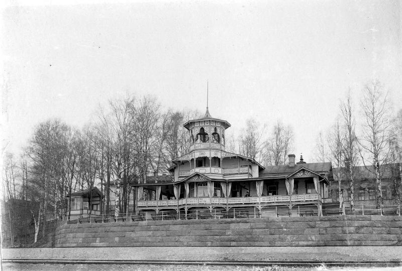 Black and white picture of a restaurant