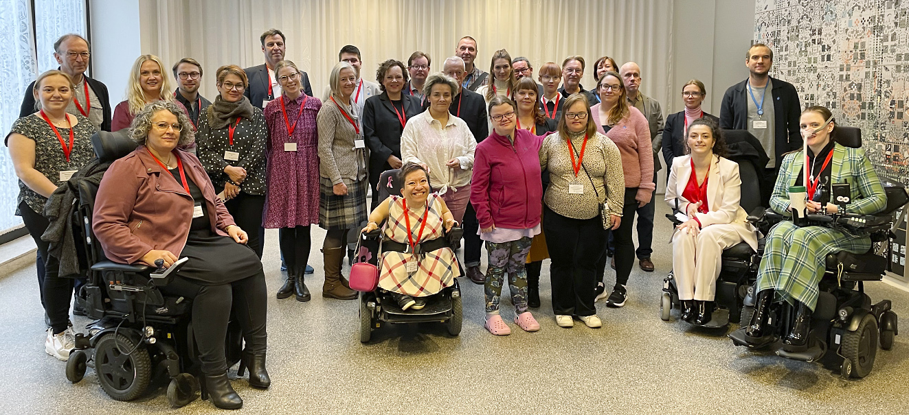Gruppebilde av de fleste som er involvert i det nordiske funksjonshinder samarbeidet.