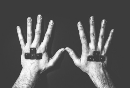 hands-514479_1920webb