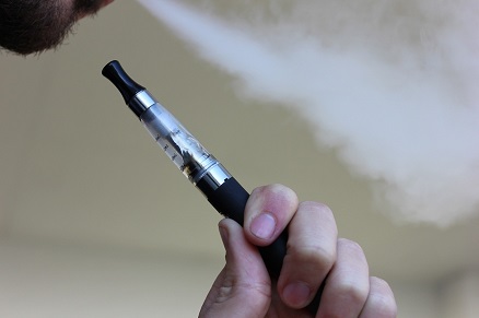 e-cigarette-1301664_1280%20webb
