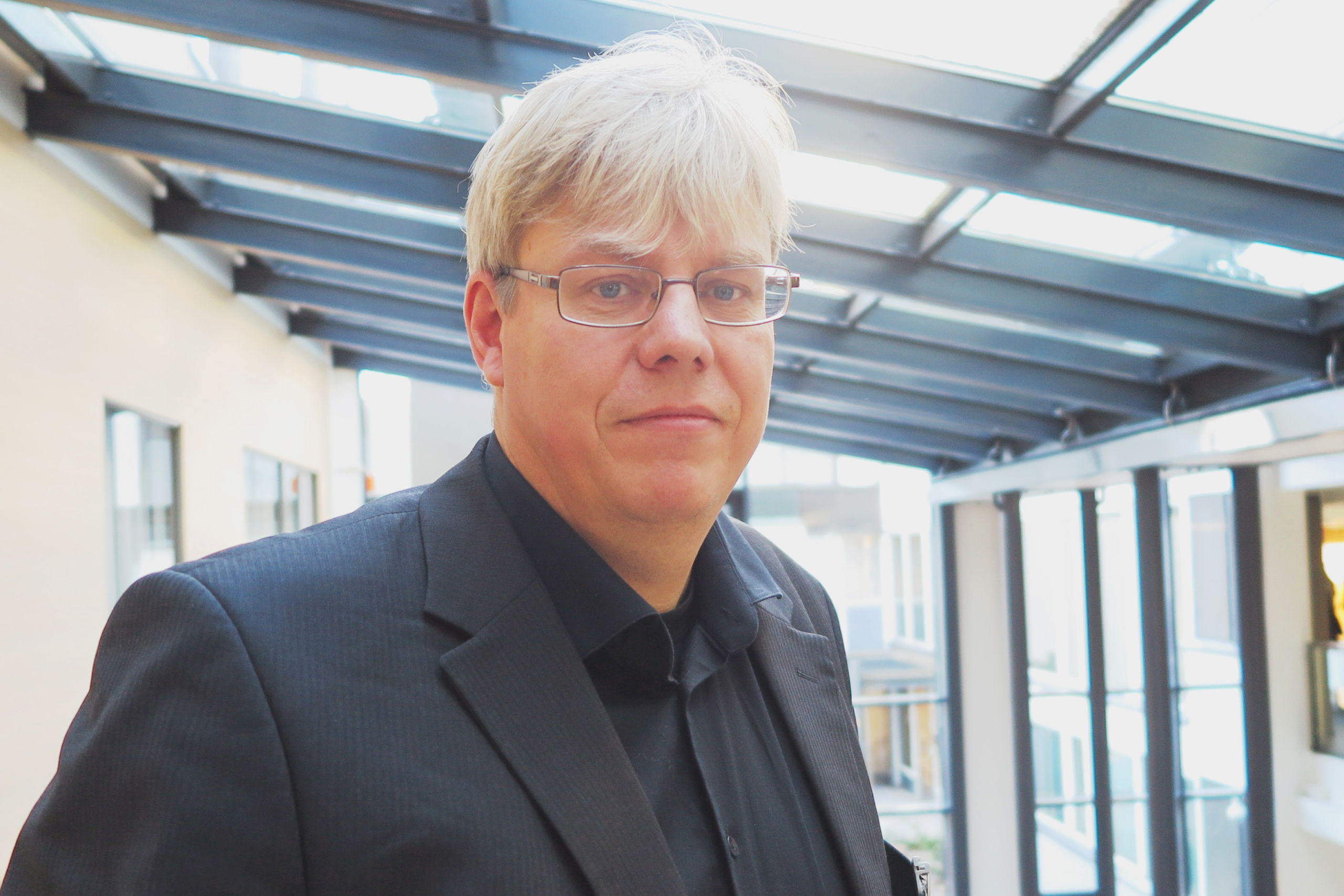 Daníel Thór Ólason forskar i internetspelande, stress och beteendemässiga beroenden. Foto: Jessica Gustafsson.