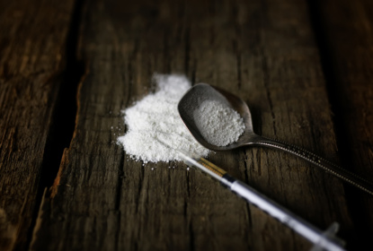 17705294-cocain-drug-syringe-spoon%20webb