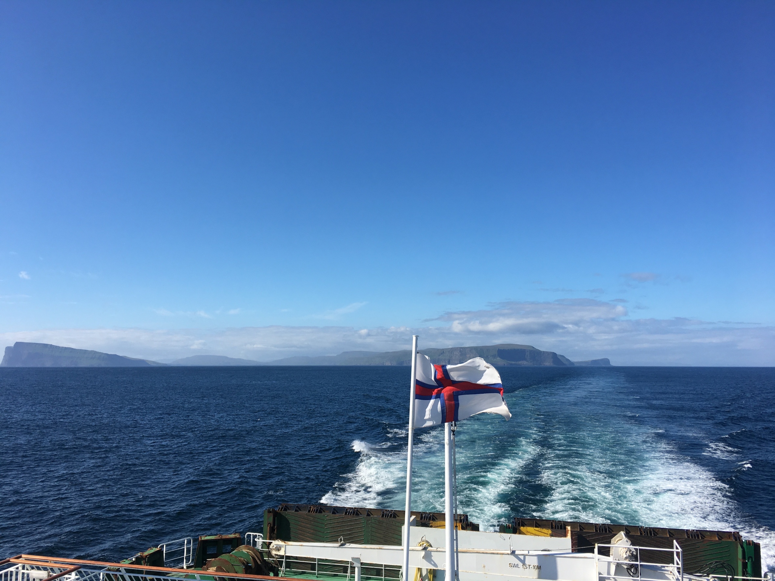 Wiew towads horizon with cliffs from boat