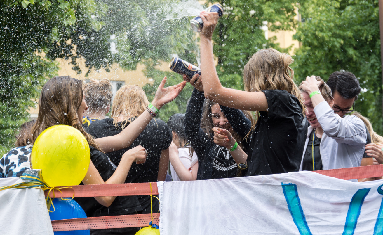 Studenter som festar.