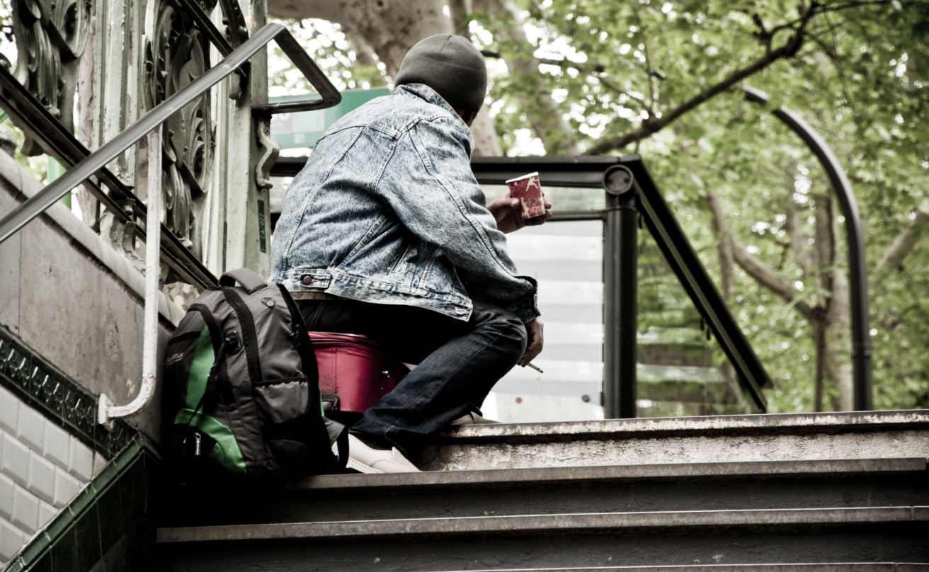 Homelessness and problem gambling are recognized as social and public health concerns and the prevalence of addictive disorders among the homeless population tends to be high.