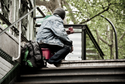 Homelessness and problem gambling are recognized as social and public health concerns and the prevalence of addictive disorders among the homeless population tends to be high.