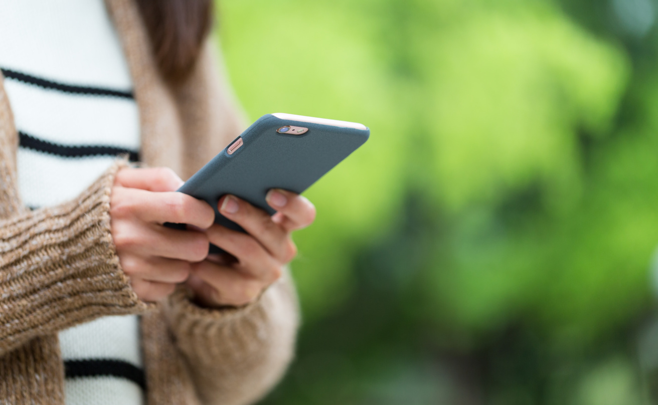 Woman play game on cellphone