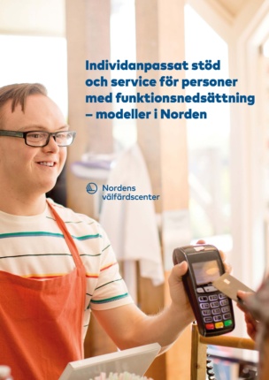 Rapportens omslag med en man som tar betalt