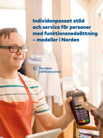 Rapportens omslag med en man som tar betalt