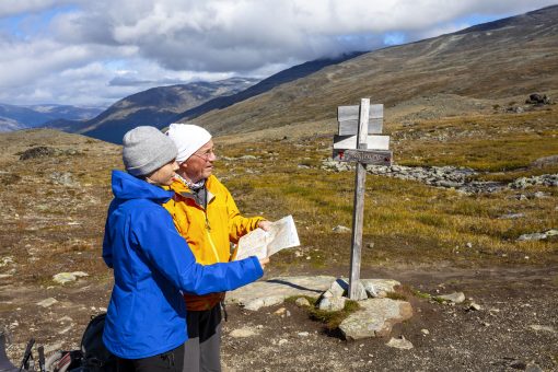 par på fjällen som blickar framåt