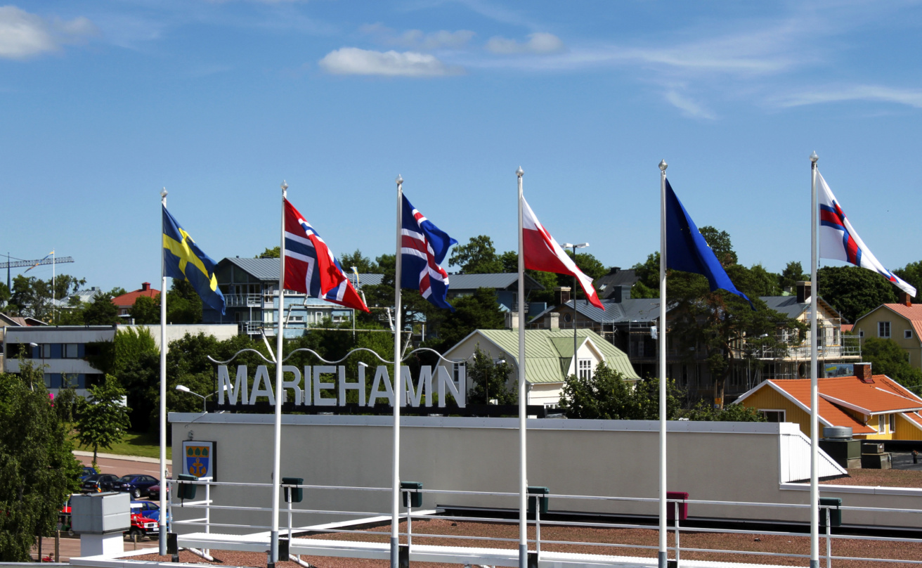 Flaggor vid hamnen i Mariehamn, Åland