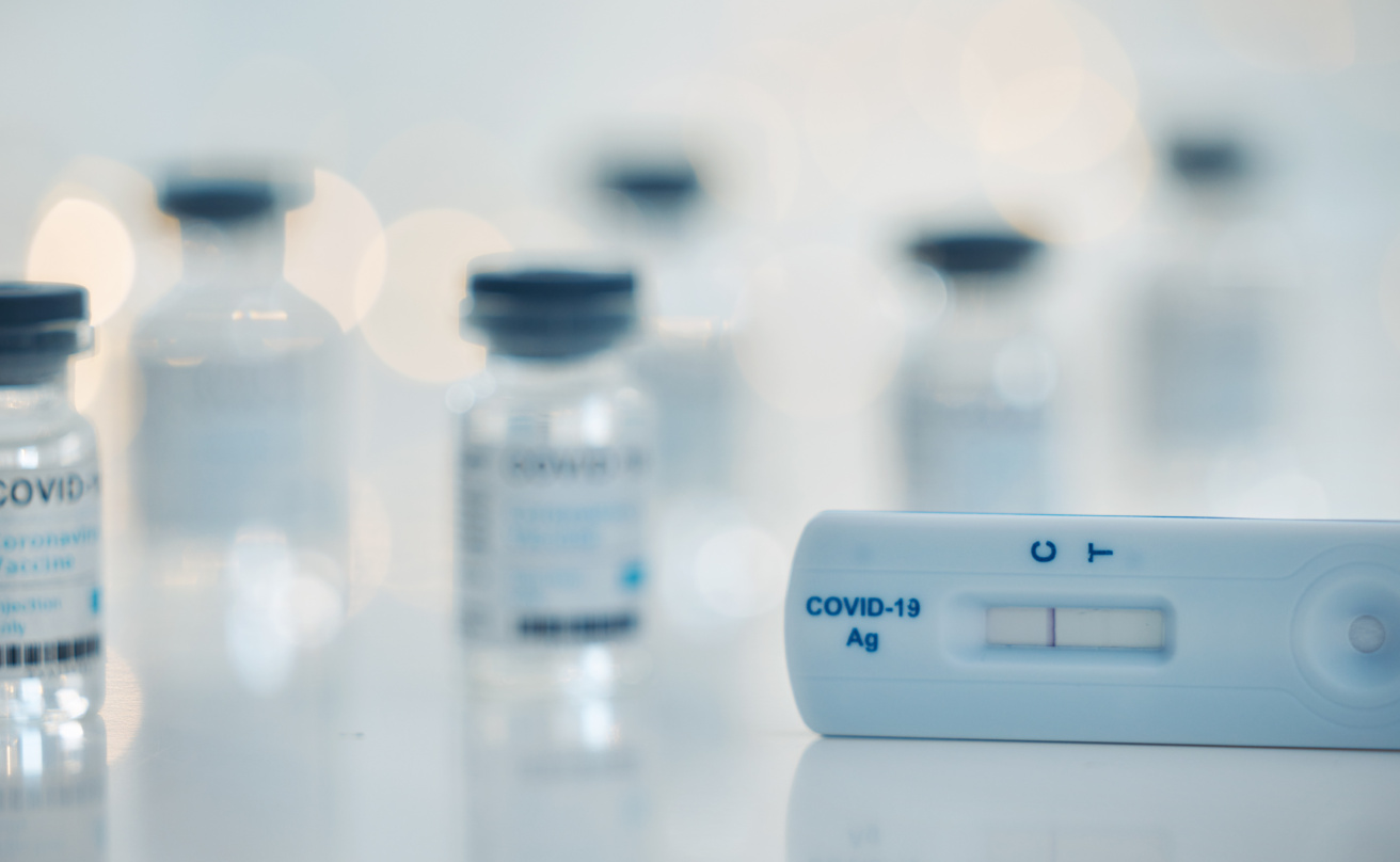 Positivt covid-19-test framför laboratorietillbehöv