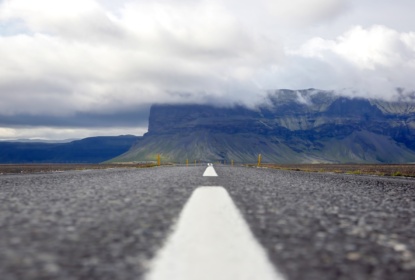 33163506-road-against-the-mountain-landscape-in-iceland