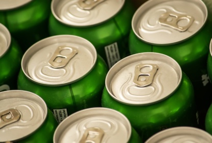 37556385-beer-cans