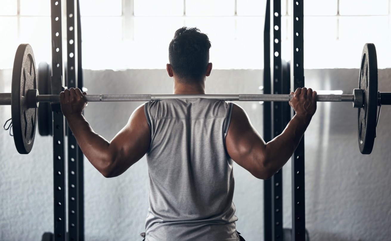 57960304-fitness-exercise-in-gym-man-weightlifting-barbell-and