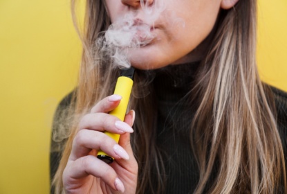 46927645-a-young-girl-smokes-disposable-electronic-cigarette