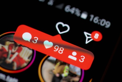 63563667-likes-and-unread-message-notifications-on-instagram