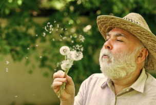 47080331-nice-bouquet-concept-of-baldness-and-hair-loss-happy-1-1312×808