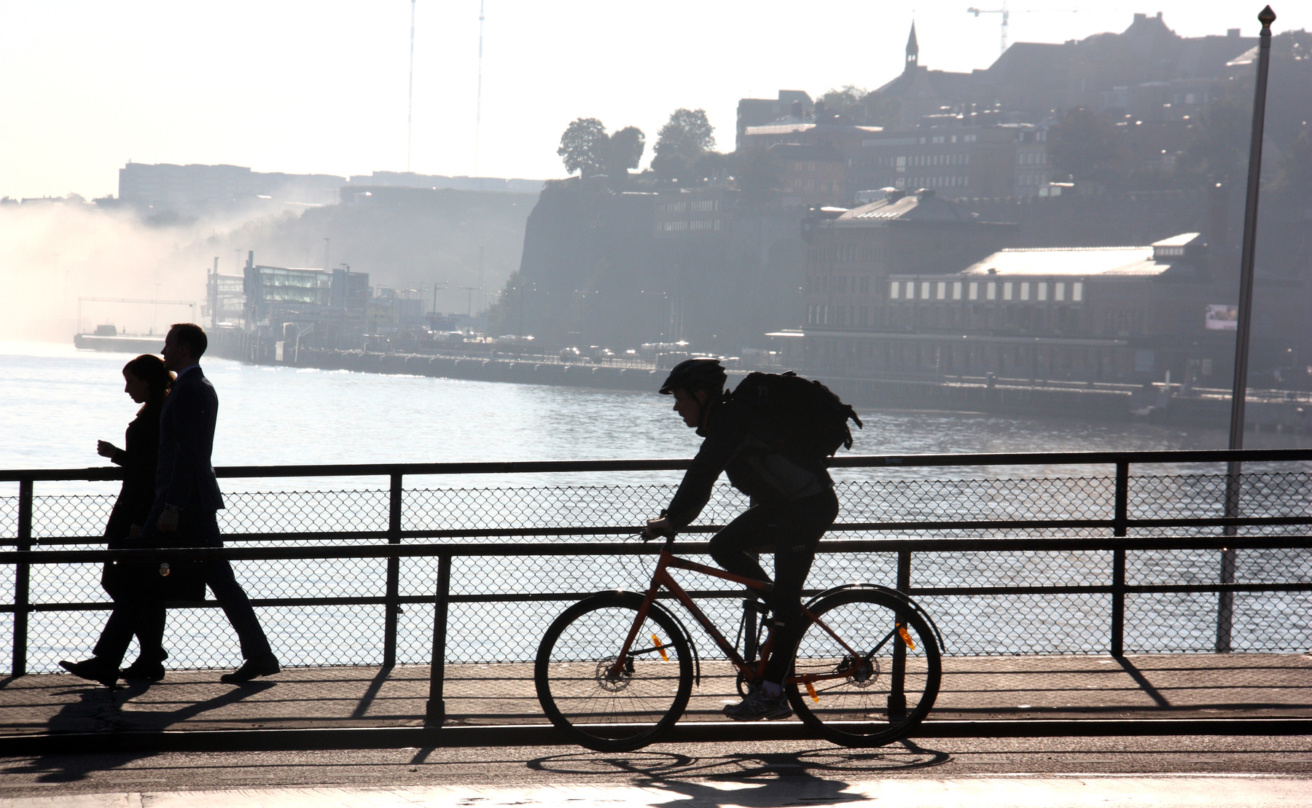 Cyklister vid Slussen i Stockholm.