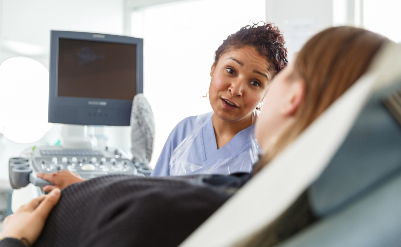 pregnant patient talks to nurse