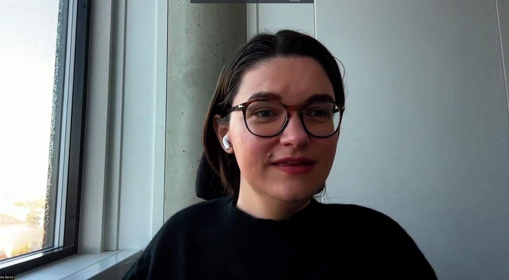Porträtt av Stine Berre som ger en presentation via teams.