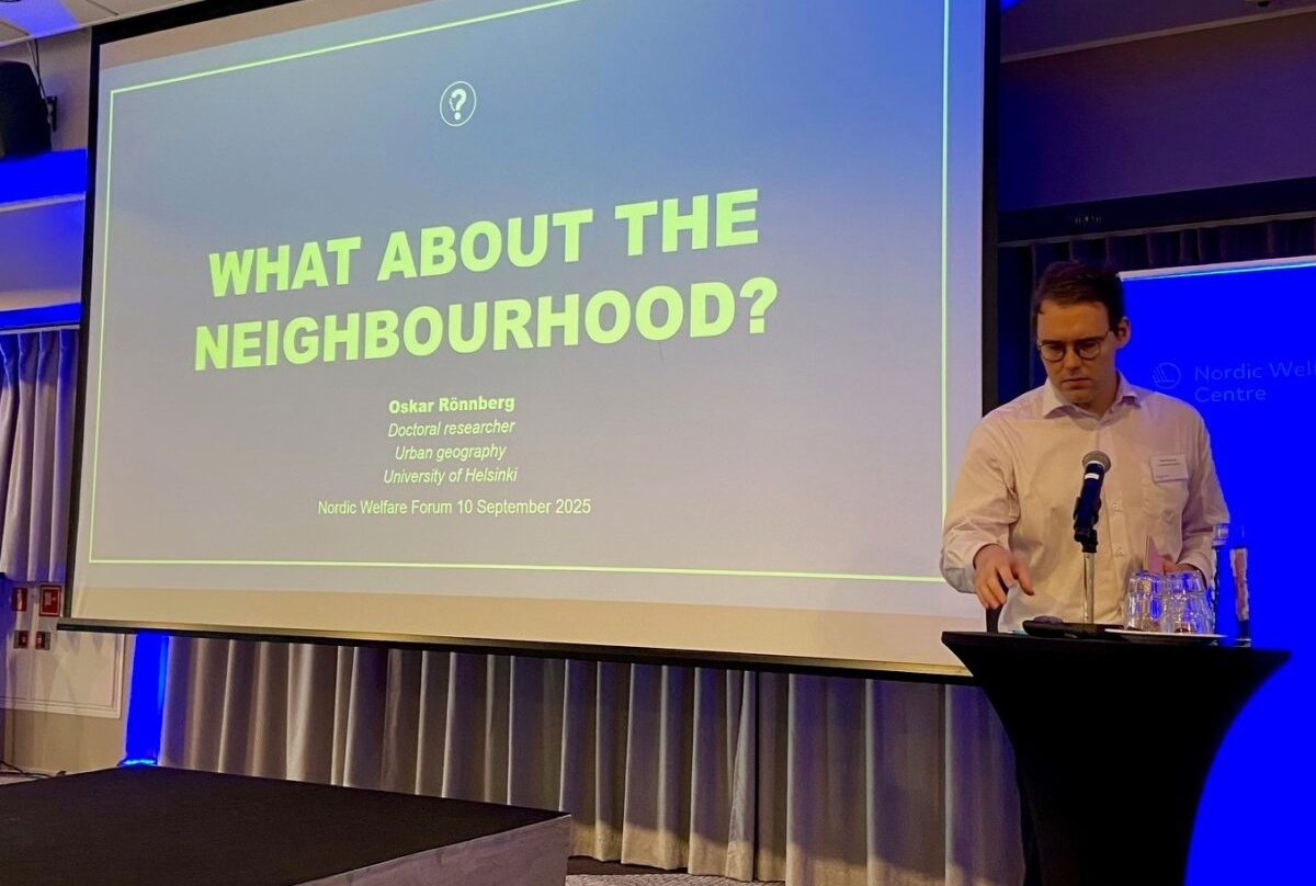 Oskar Rönnberg presenterar resultat i form av stapeldiagram från undersökningen.