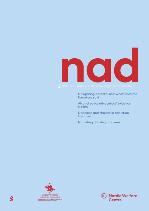 Omslag av NAD 3/2026, ljusblått med röd text