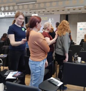 People standing and practisinc haptic communication